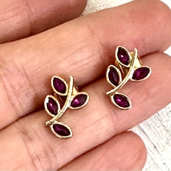 Small and dainty gold tone and purple post leaf earrings - Picture 1 of 10